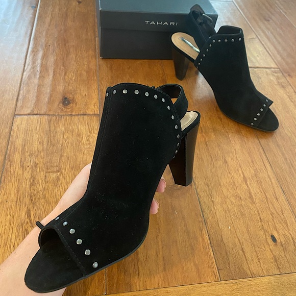 Tahari heels - Picture 1 of 5